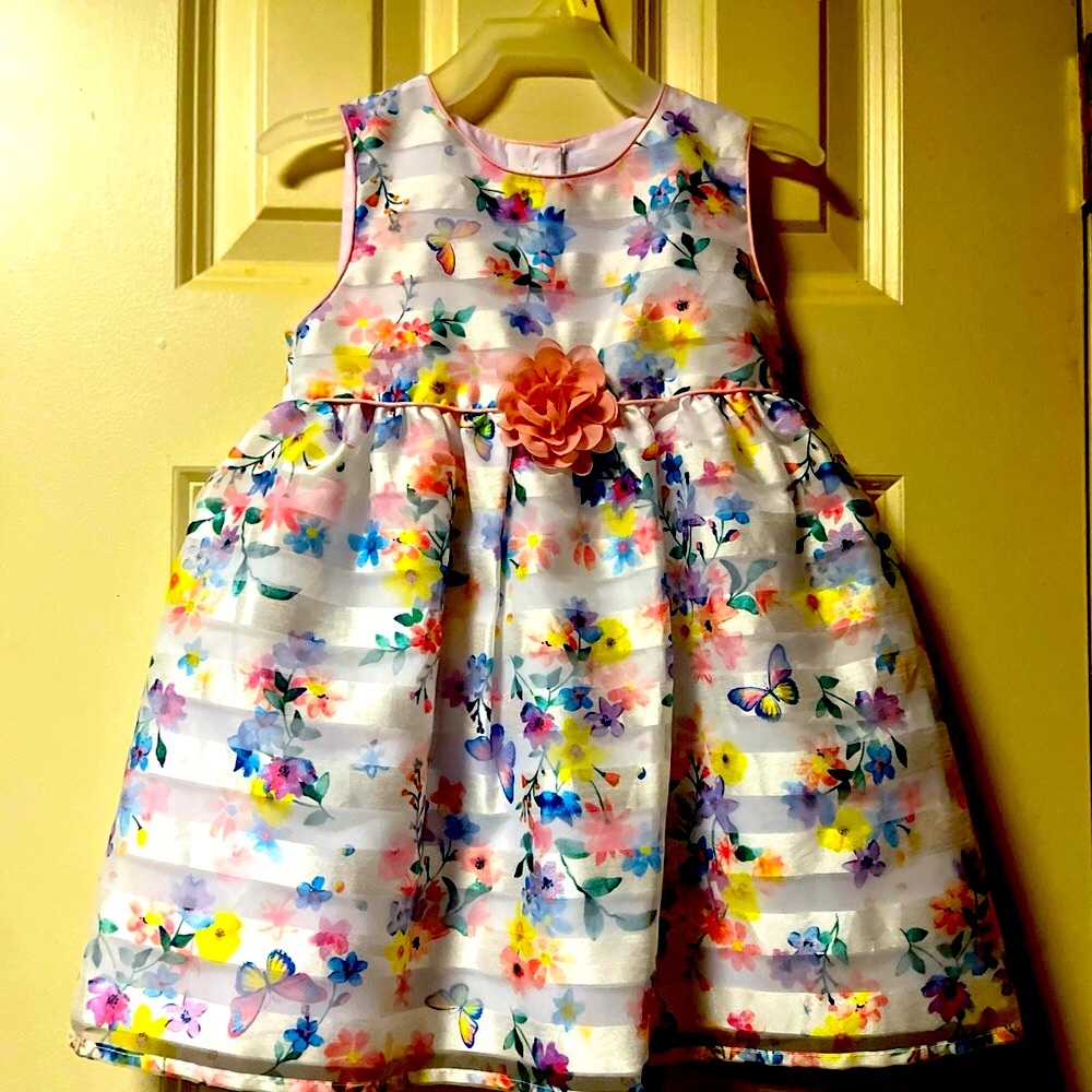 Girls 
Dress 
3T 
NWT